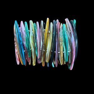 VTG Mother of Pearl Shell Bracelet Multicolor Boho Stretchy Chunky Statement